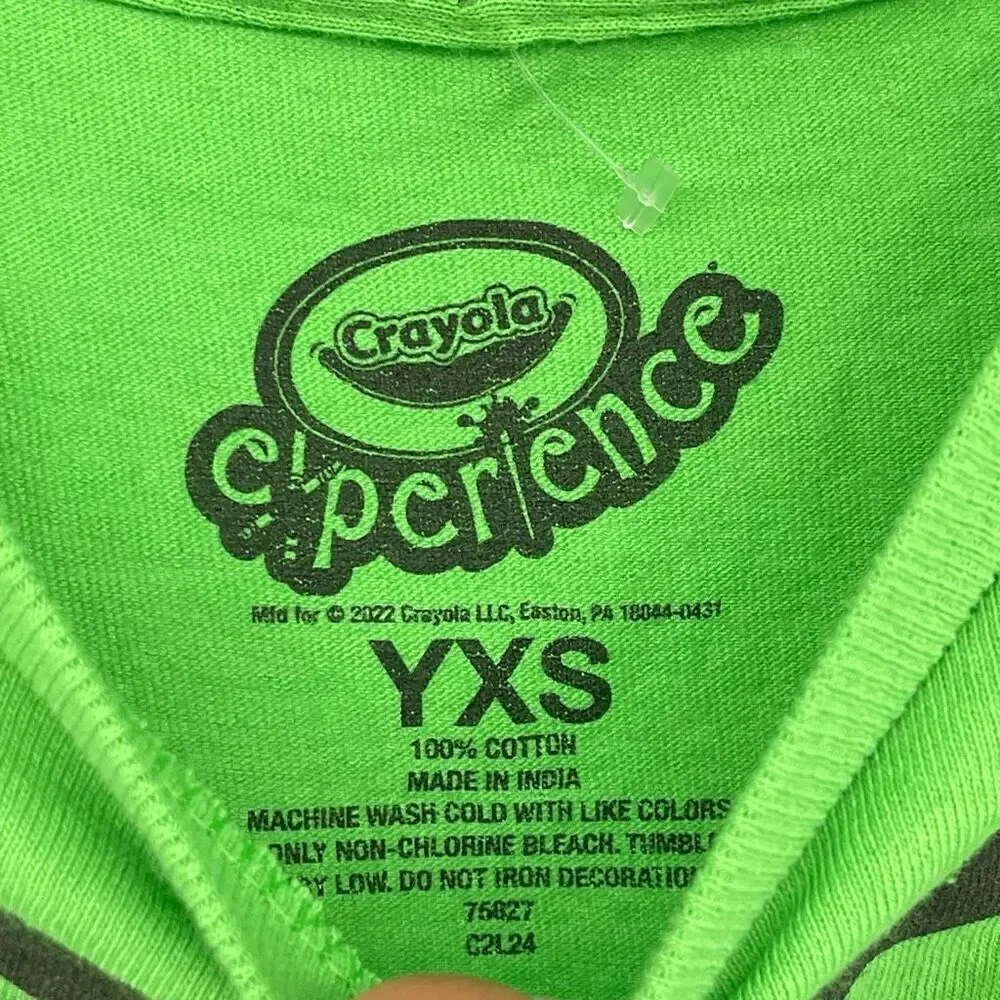 Crayola Experience Youth Screamin’ Green Crayon T-Shirt XS Crewneck Short Sleeve